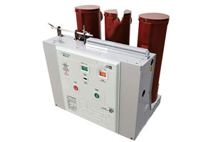 vs1戶內真空斷路器具備滅弧電壓低、滅弧能力強、分斷速度快、開斷容量大、使用期長、適應頻繁操作等特性，在供電系統中逐漸替代了其他類型開關，獲得了普遍的運用。但真空斷路器在開斷過程中會形成過電壓，若在運作中錯誤操作，也會導致斷路器發生爆炸等事故，給生產安全帶來重大影響。因而需根據過電壓的類型采取相應的措施，以降低過電壓的形成和減少過電壓的數值，除真空斷路器生產制造工藝層面的問題外，能夠加裝保護器以更改負荷參數，進而達到目地。